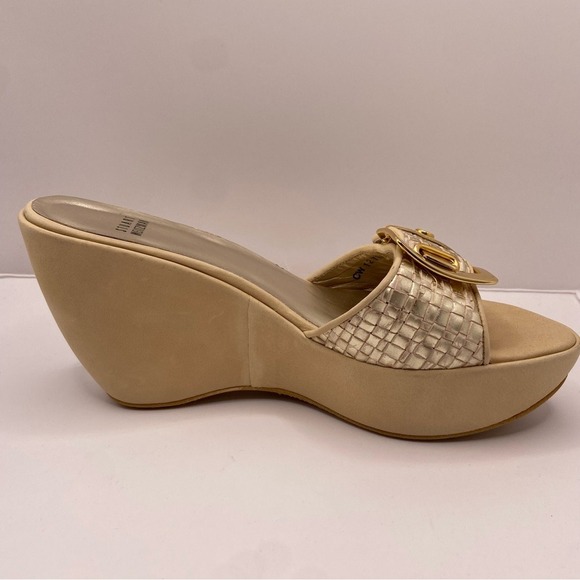 Stuart Weitzman Shoes Womens Size 8.5 Beige Gold Wedge Sandals Slides Buckle - Picture 12 of 15